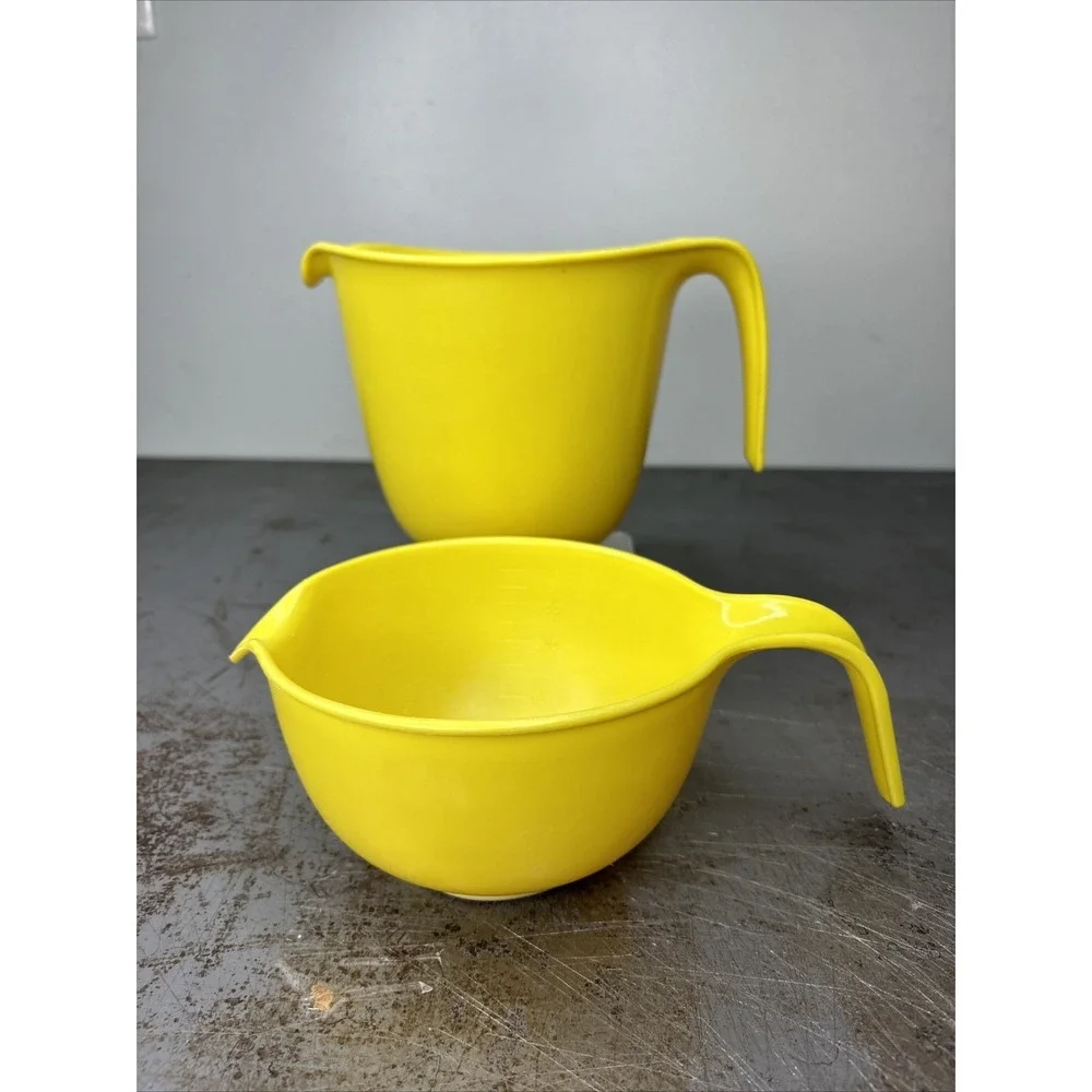 Pair Of Vintage Rubbermaid Yellow Grip Mix Batter Bowls #2663 #3004 Baking